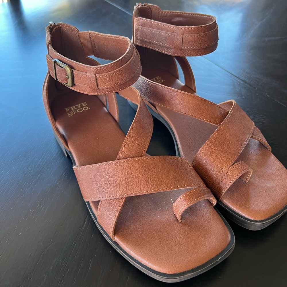 Frye & Co. Brown Tallu Cognac back zip sandals